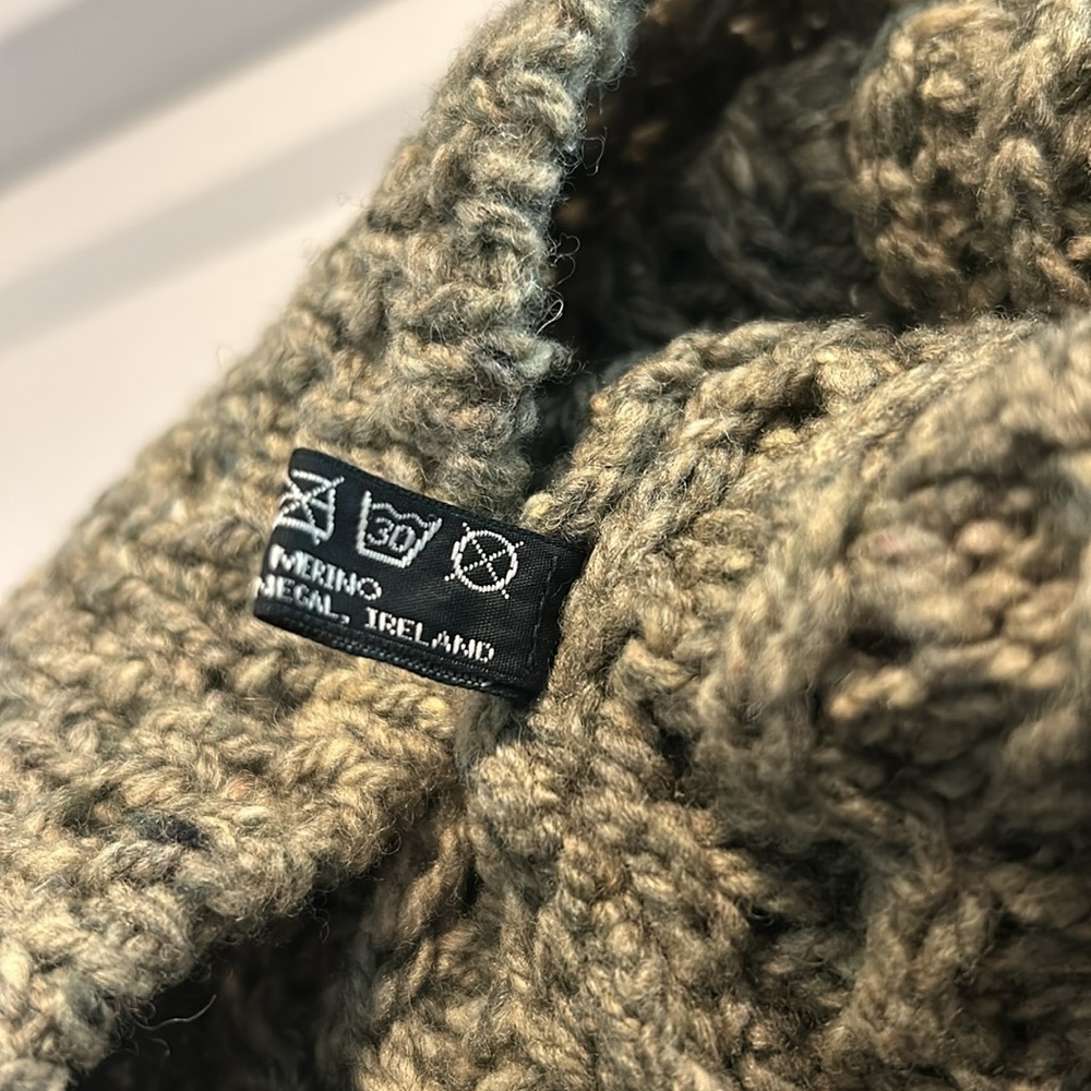 Merino wool Made In Ireland Hand Knit Winter Beanie with Decorative Flower OS - Picture 5 of 6
